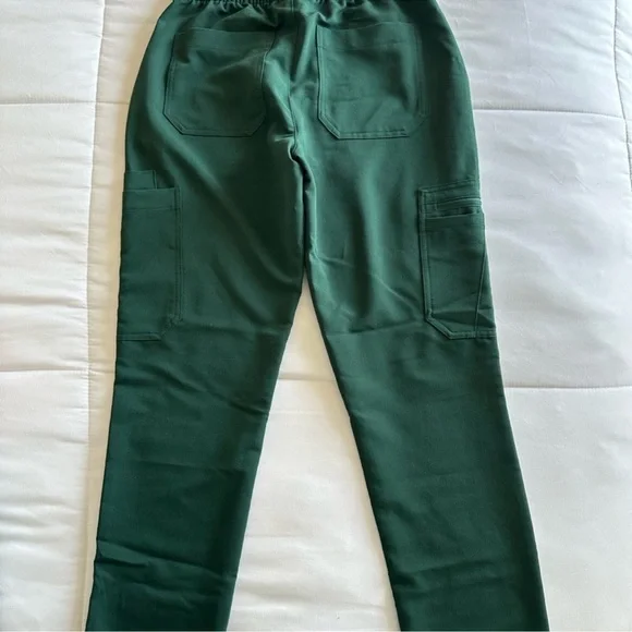 FIGS British Racing Green Scrub set - Picture 6 of 8